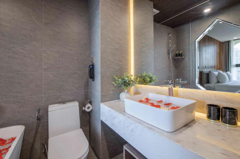 Deluxe River View with balcony, Haian Riverfront Hotel Danang 4*