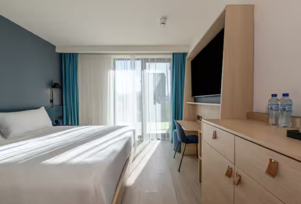 Super King Room with View, Hampton By Hilton Batumi Center 4*
