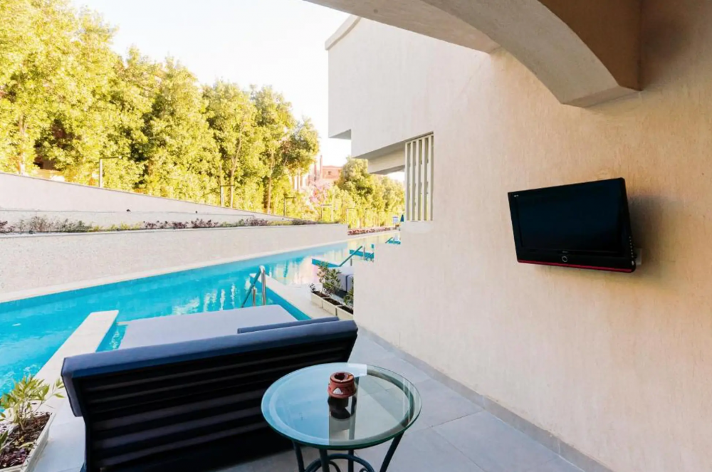 Deluxe Swim‑Up Room Adults Only 16+, The V Luxury Resort 5*