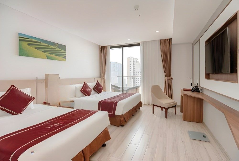 Senior Deluxe City View TRPL/QDRPL, LeMore Hotel Nha Trang 4*