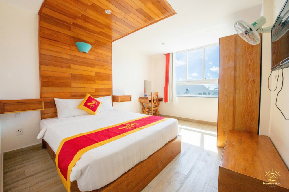 Double Mountain/Ocean View, Monaco Hotel 3*