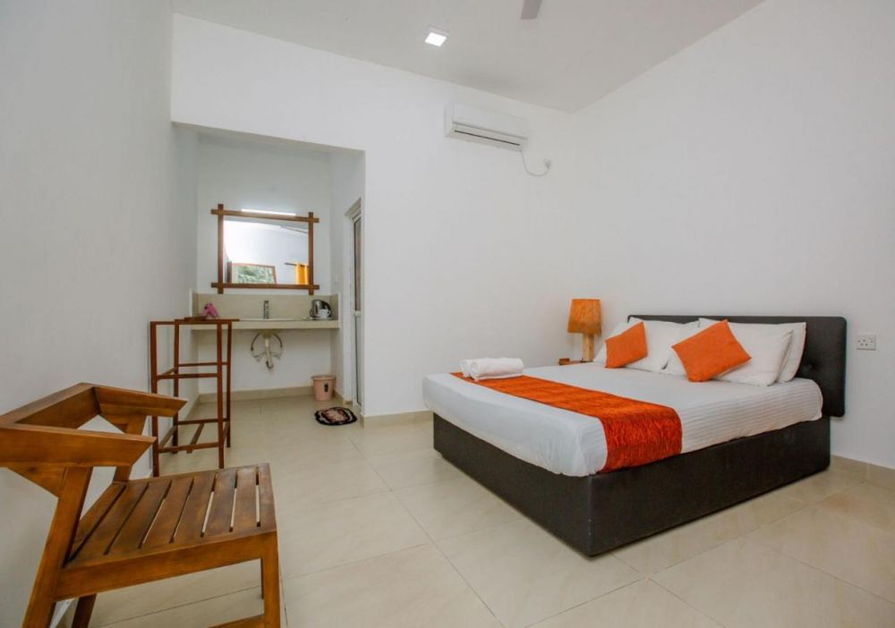 Standard Room non AC/with AC, Escape Essence Unawatuna 2*