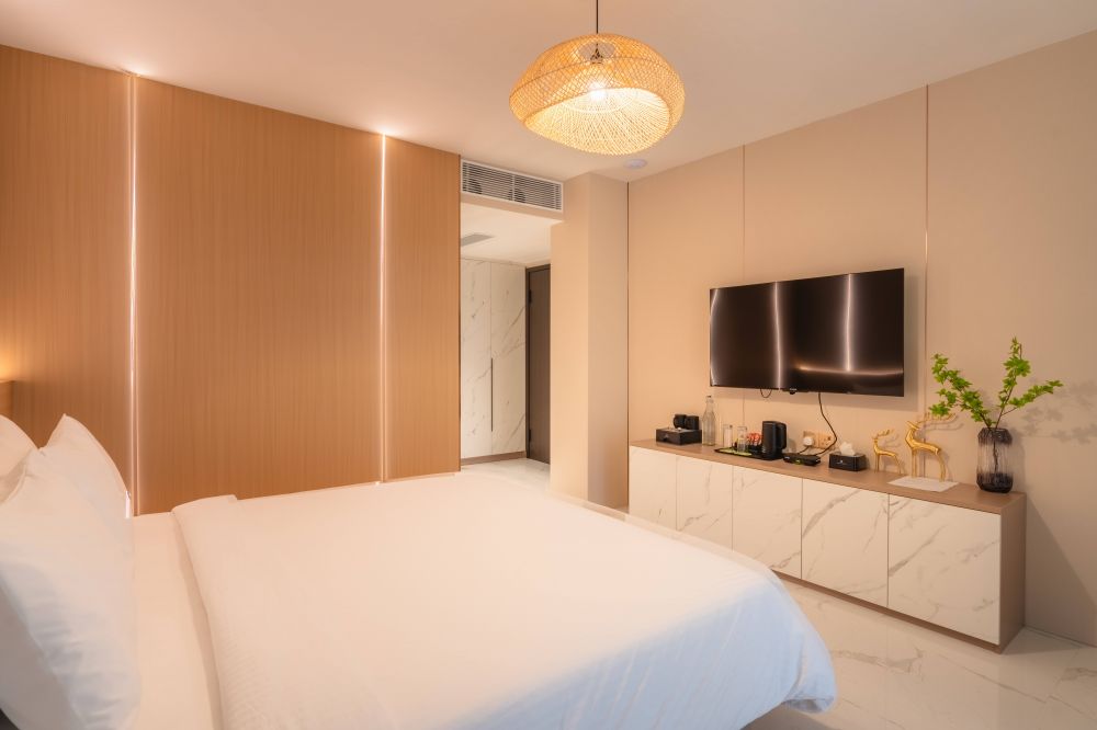 Deluxe Seaview with Balcony, WINGS By Hawks Hotels 3*