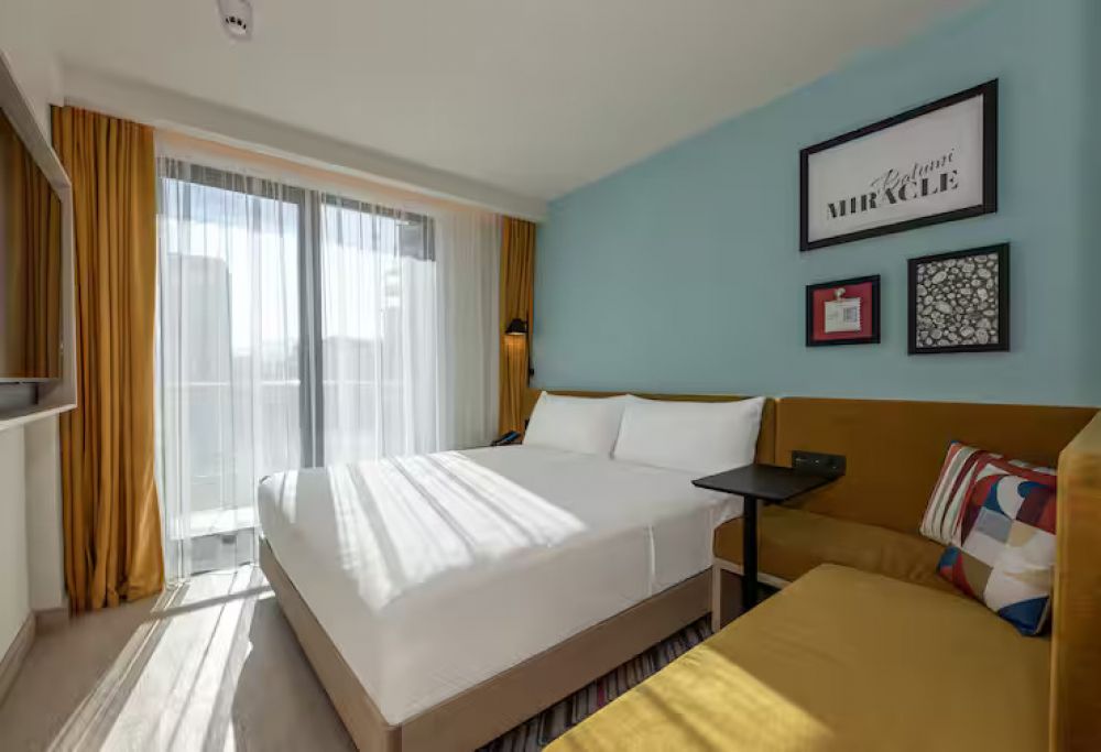 King Room with Scenic View, Hampton By Hilton Batumi Center 4*