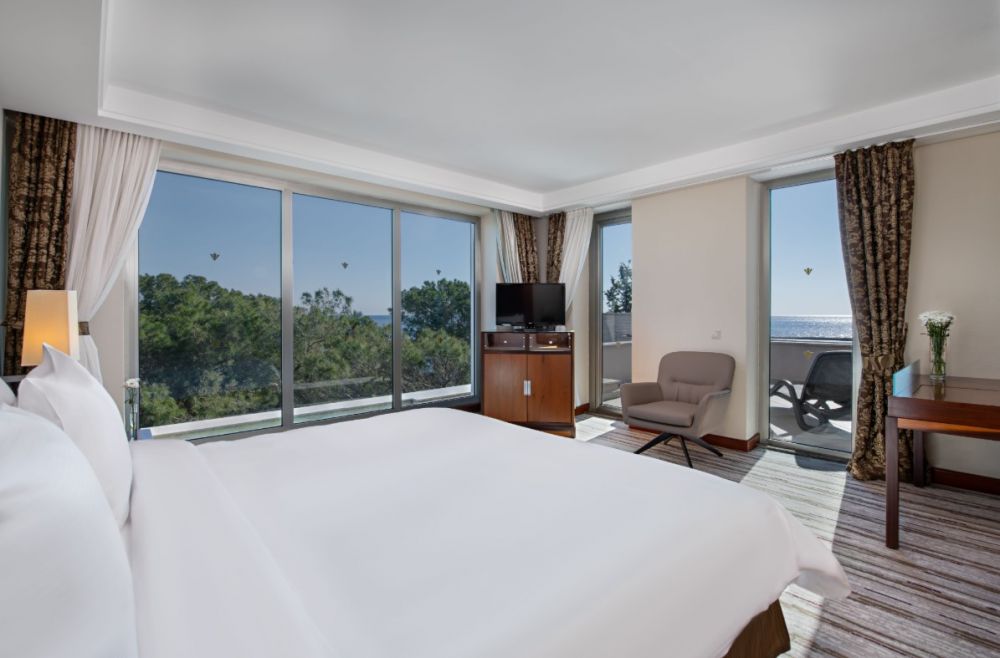 King Suite with Jaccuzi, Rixos Sungate 5*