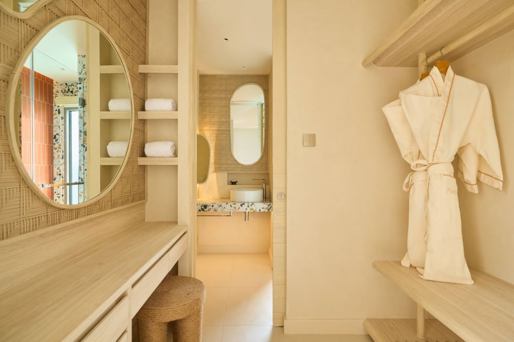 Overwater Sunrise Villa with Jacuzzi, Centara Mirage Lagoon Maldives 4*