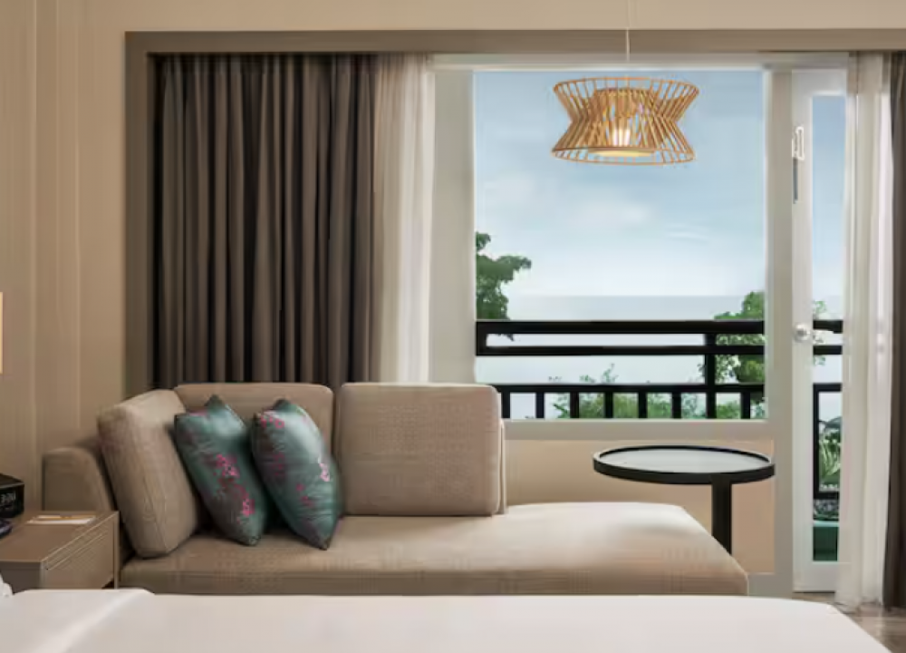 Guest Room Sea View with Balcony, DoubleTree by Hilton Damai Laut Resort 4+