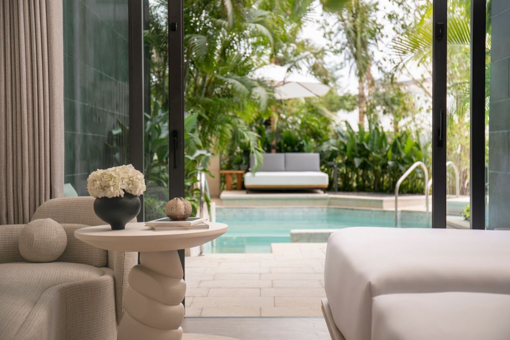 Standard Pool Access, Hotel Indigo Clear Water Bay 5*