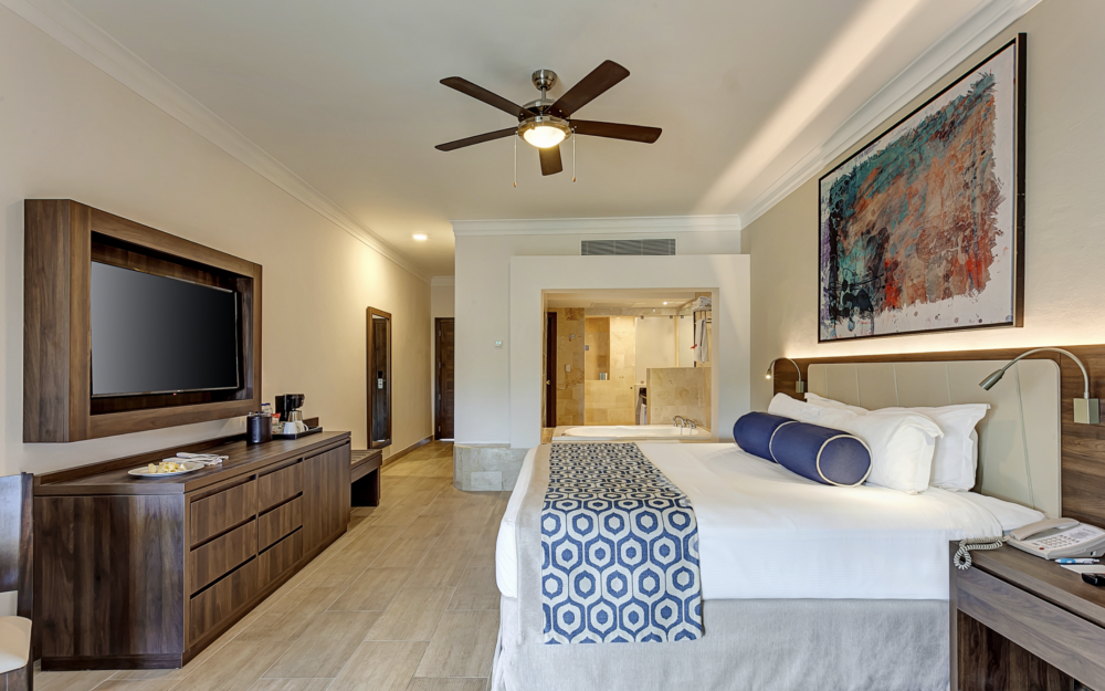 Luxury Jacuzzi Junior Suite Diamond Club, Royalton Splash Punta Cana 5*