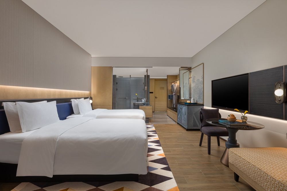 Standard Ocean Front, Voco Sanya Dadonghai 5*