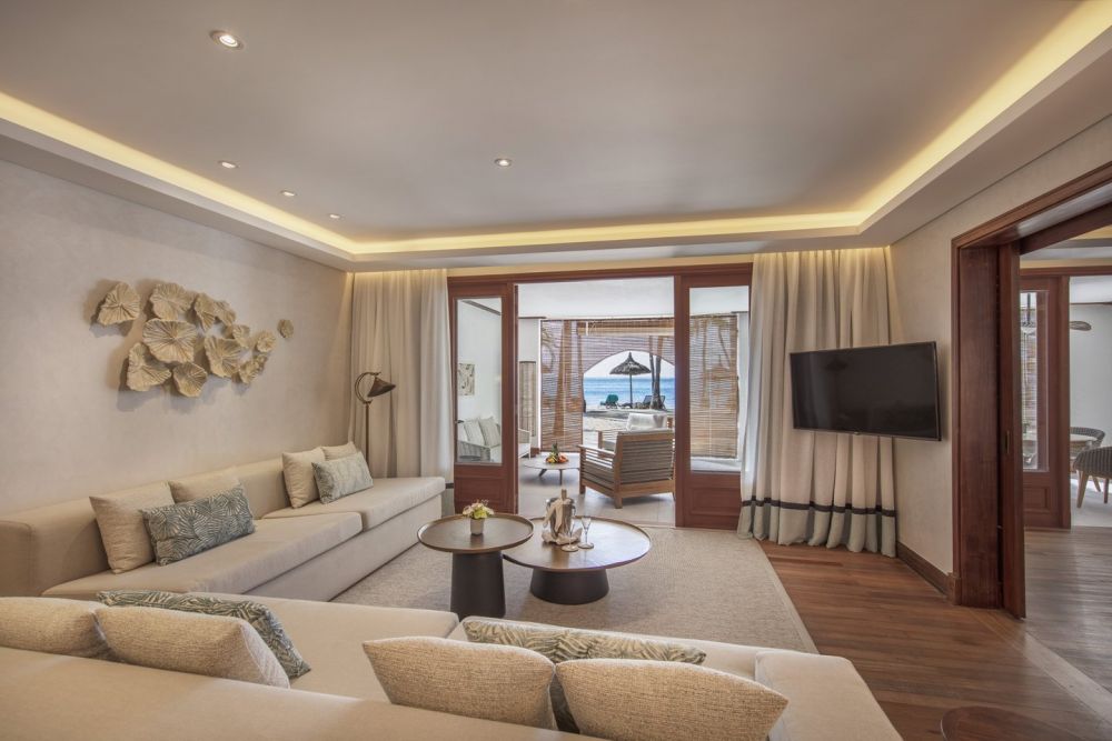 Senior Suite Beachfront, Paradis Beachcomber Golf Resort & Spa 5*