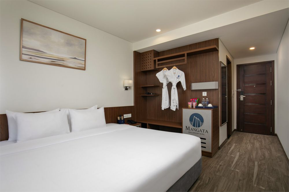 Deluxe, Mangata Beachfront Hotel 4*