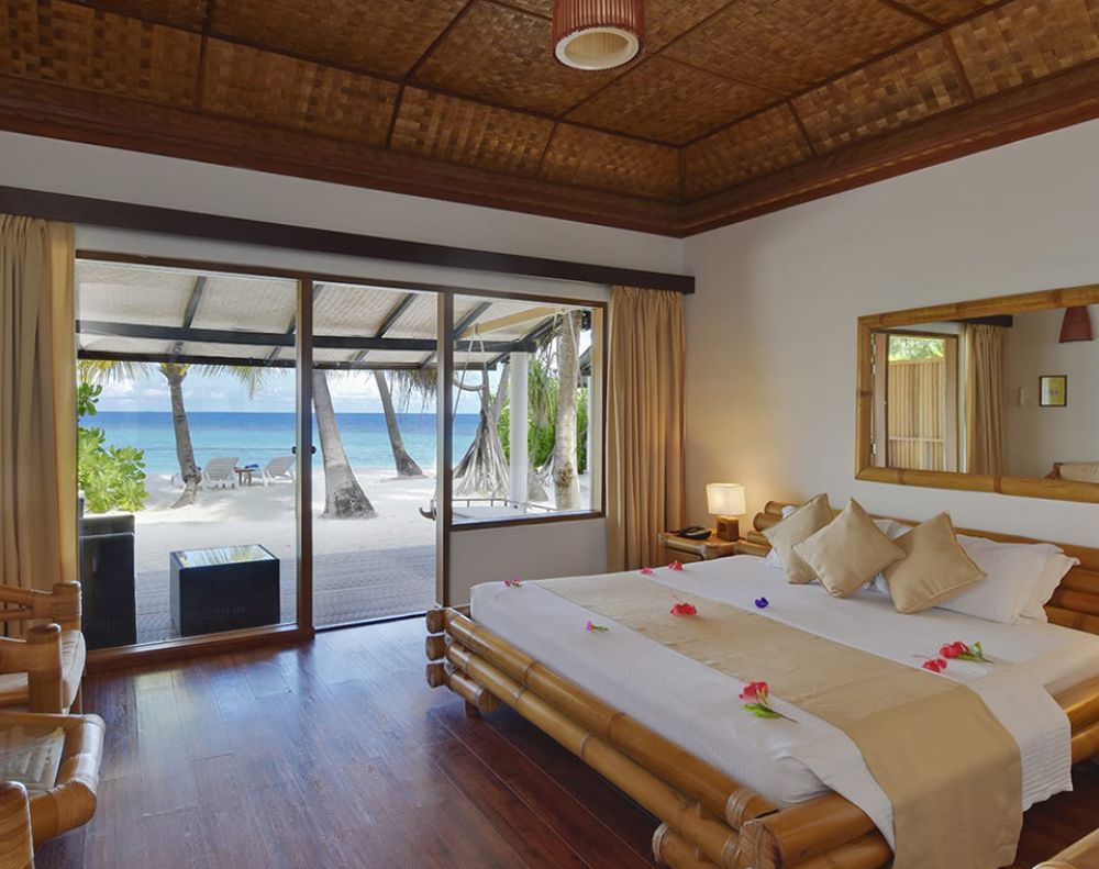 Superior Beach Bungalow, Angaga Island Resort 4*