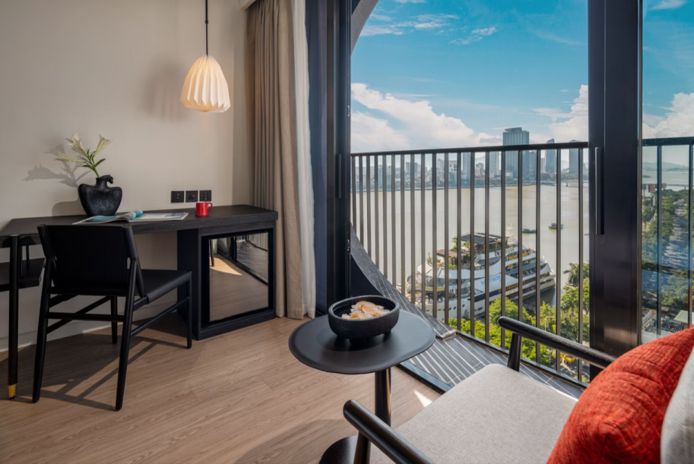 Luxury River View, Caro Premium DaNang 4*