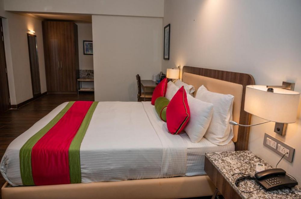 Deluxe AC, Meraden La Oasis 4*