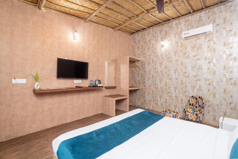 Daisy, Amadi Beach Front Resort 4*