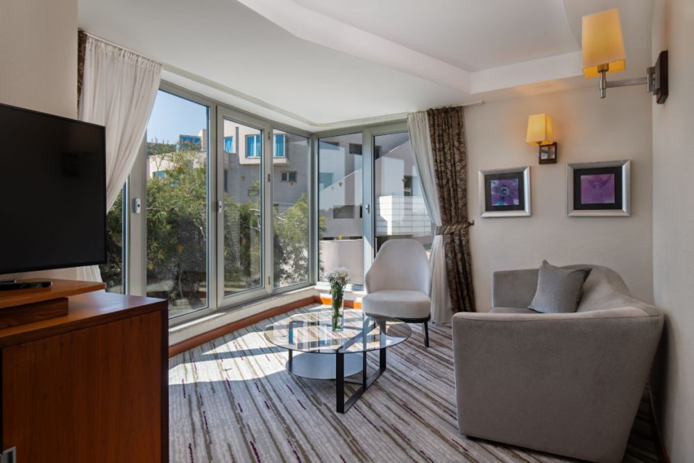 King Suite with Jaccuzi, Rixos Sungate 5*