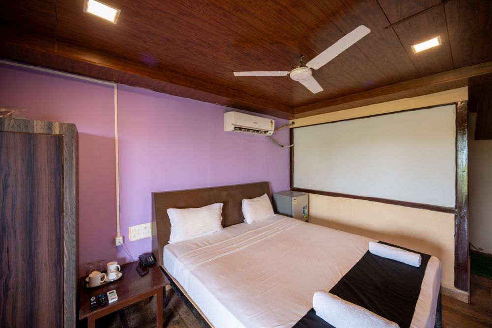 Deluxe AC, Shree Rajeshwari Resort (ex.Pleasure Beach Resort) 2*