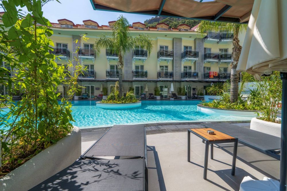 Swim Up Room, Montebello Resort Hotel 4*