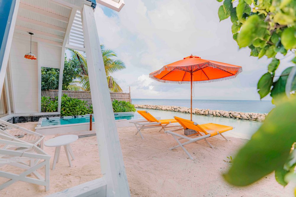 Bodu Haruge Beach Villa with Private Pool, Oaga Art Resort 5*