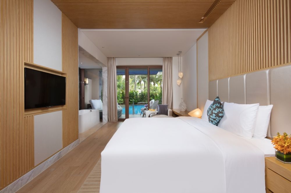 Lagoon Pool Room, Thousand Cranes Sanya Yazhou Bay,Curio Collection by Hilton 5*