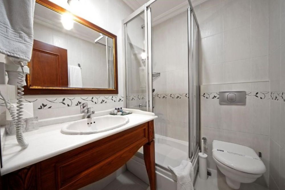 Deluxe, Azade Premier 4*