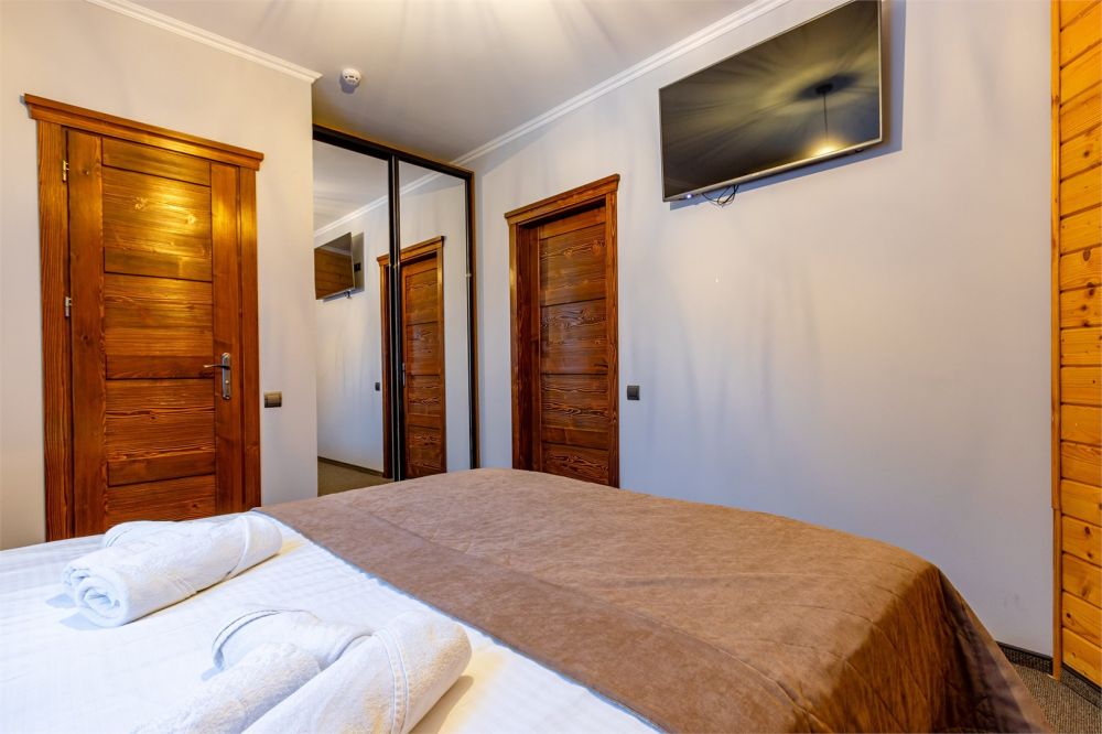 2-местный, Князів Двір 3*