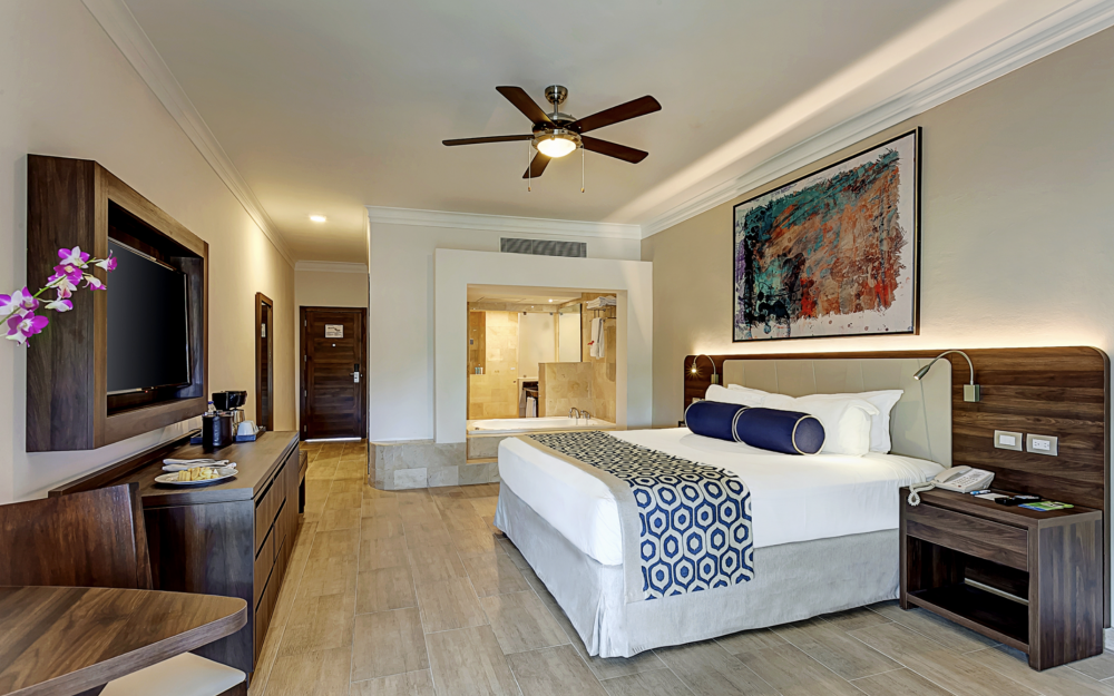 Luxury Jacuzzi Junior Suite Diamond Club, Royalton Splash Punta Cana 5*