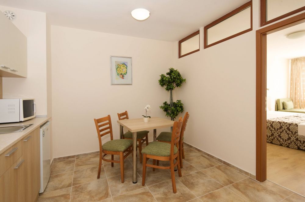 2 Bedrooms Apartment, Karlovo 3*