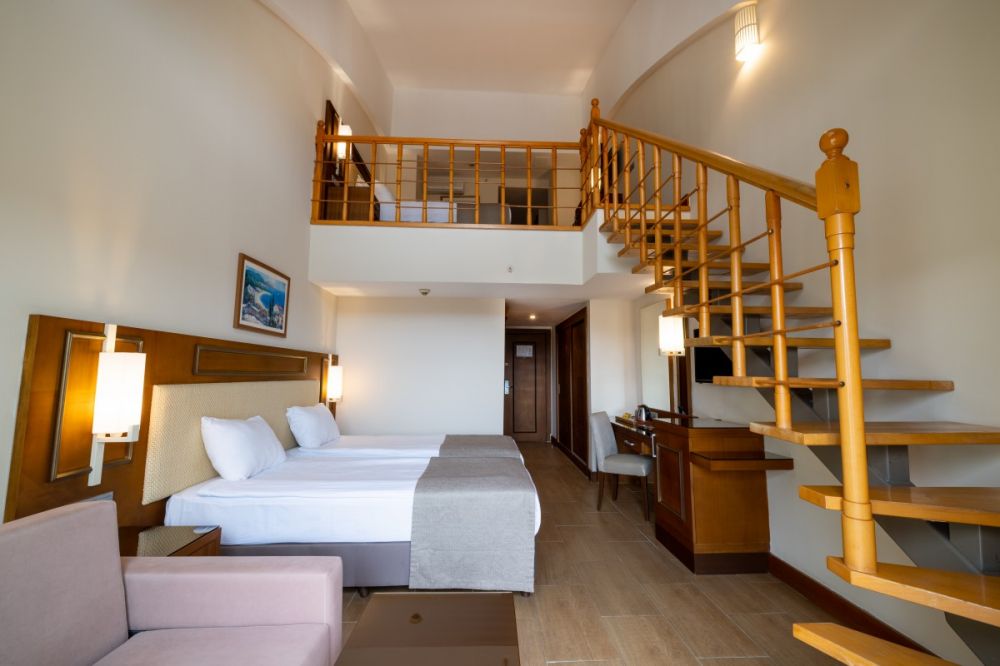 Family Room Duplex, Crystal Prestige Elite Pearl Collection (ex. Crystal Prestige Elite) 5*