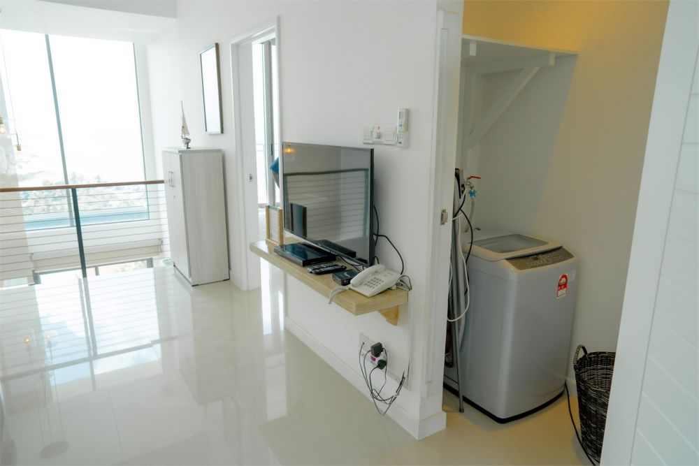 Three Bedroom Partial/Direct SV (Penthouse Partial/Direct SV), Ocean Front Condominium - Galle 4*