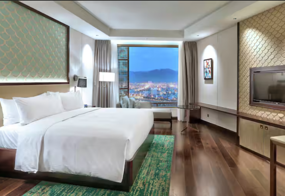 Guest Room Ocean View, Hilton Da Nang 5*