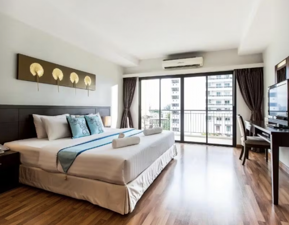 Grand Deluxe (East Wing), Fifth Jomtien 4*