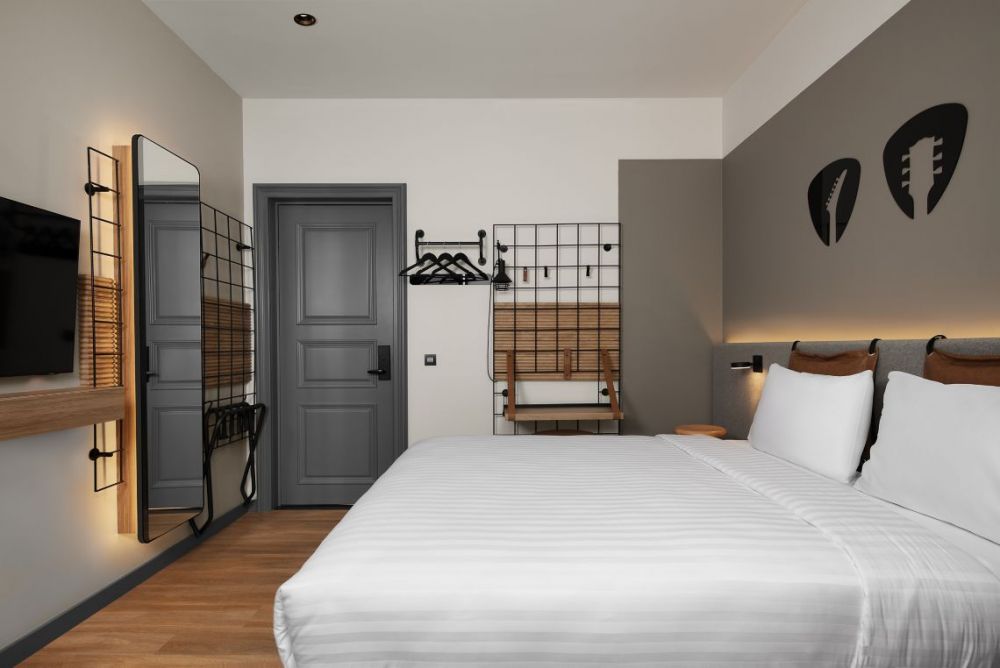 Guest Room (City View/Atrium View ), Moxy Istanbul Beyoglu 5*