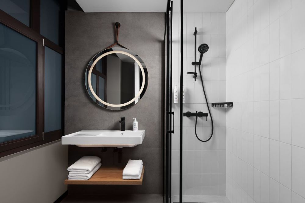 Guest Room (City View/Atrium View ), Moxy Istanbul Beyoglu 5*