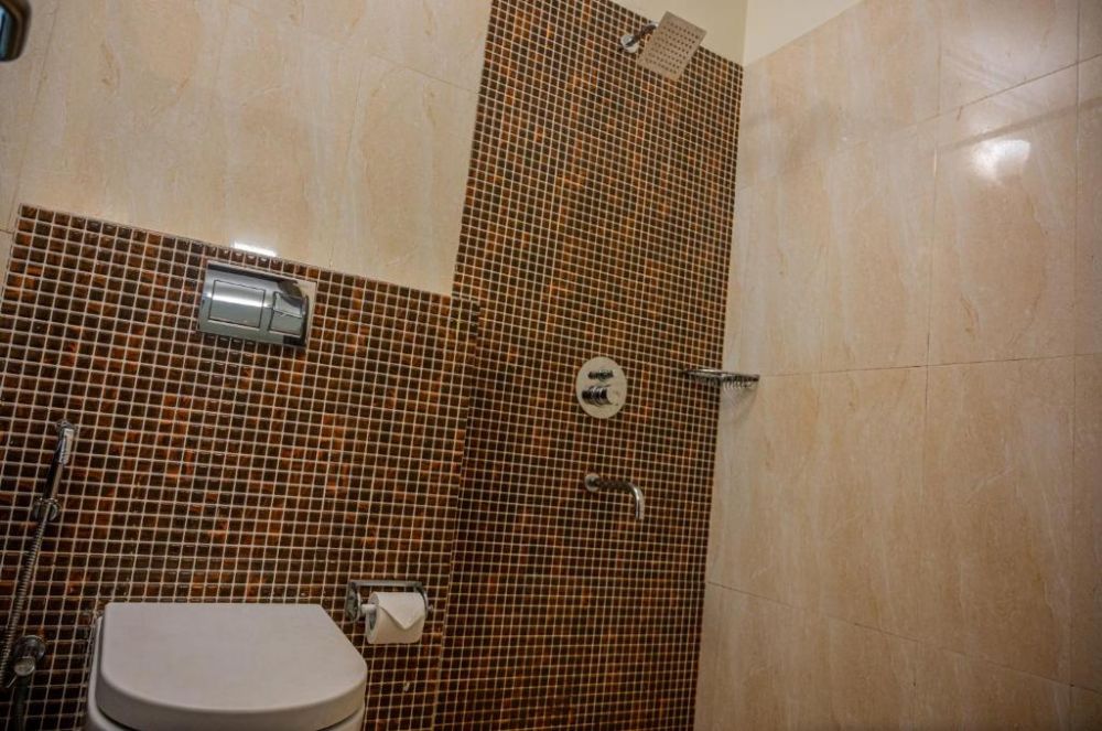 Deluxe AC, Meraden La Oasis 4*