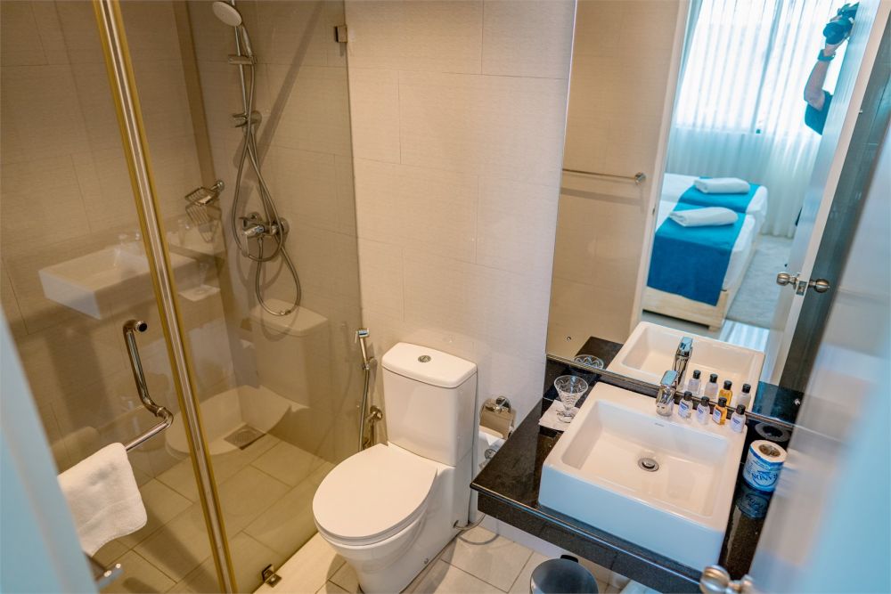 Three Bedroom Partial/Direct SV (Penthouse Partial/Direct SV), Ocean Front Condominium - Galle 4*