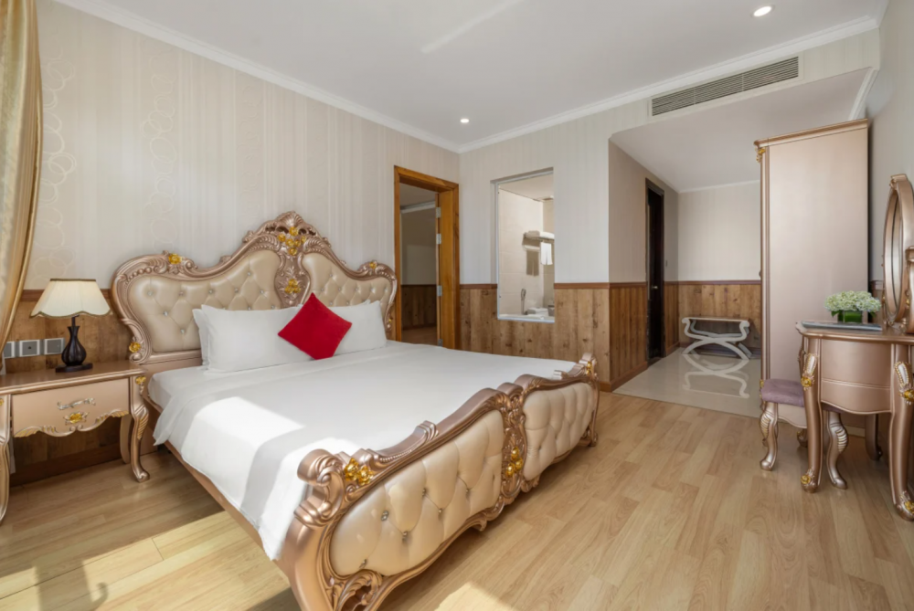 Suite VIP, Serene Beach Hotel Danang 4*