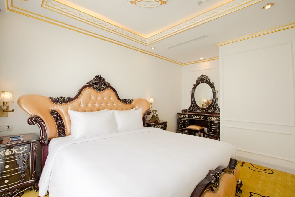 President, Fivitel Danang 4*