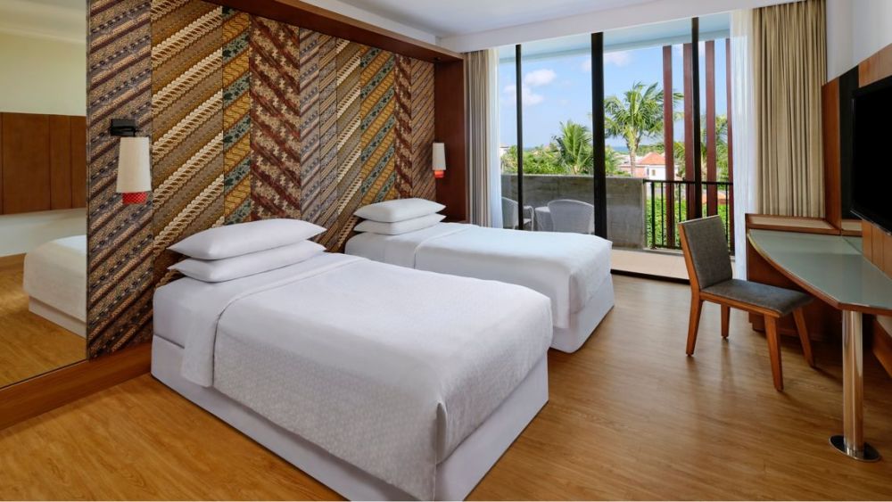 Deluxe Room/ Deluxe Room Pool View, Four Points by Sheraton Bali, Seminyak 4*