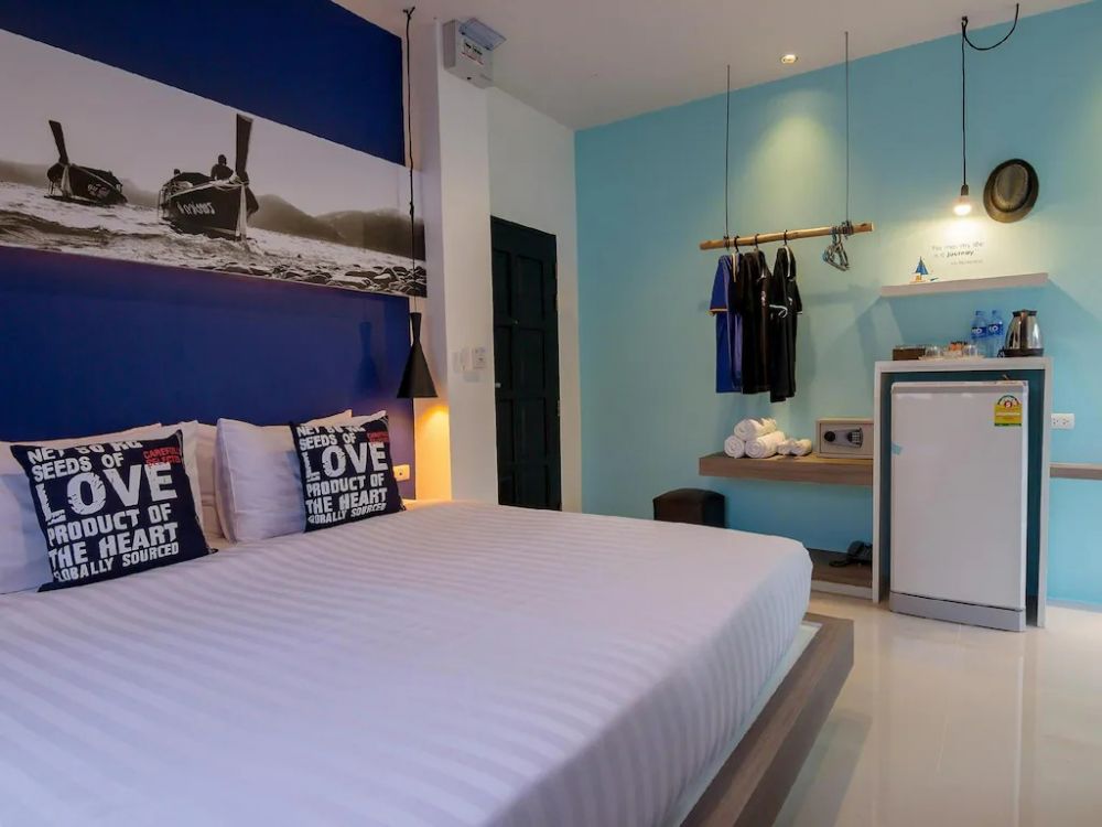 Superior Double Room with Balcony View (Double Room Balcony Window View), Hotel The Journey Patong New 3*