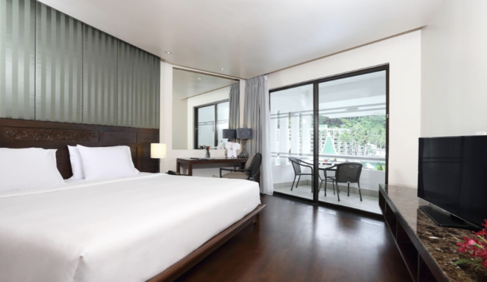 Oceanfront 1-Bedroom Deluxe Suites, Le Meridien Phuket 5*