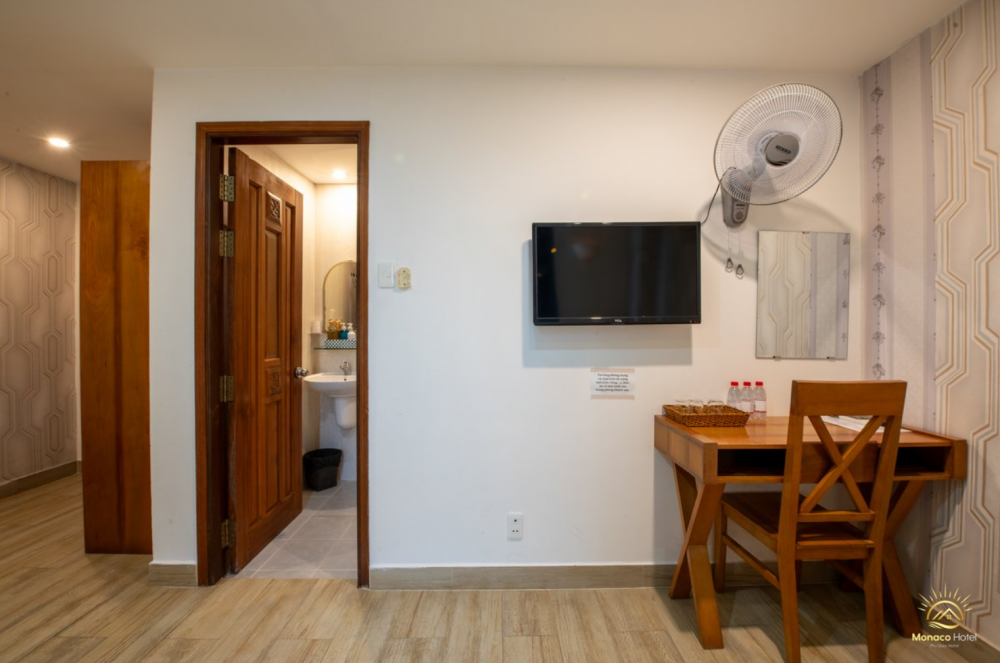 TRPL Room, Monaco Hotel 3*