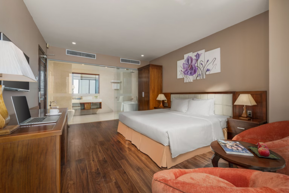 Junior, Yarra Ocean Suites Danang 4*