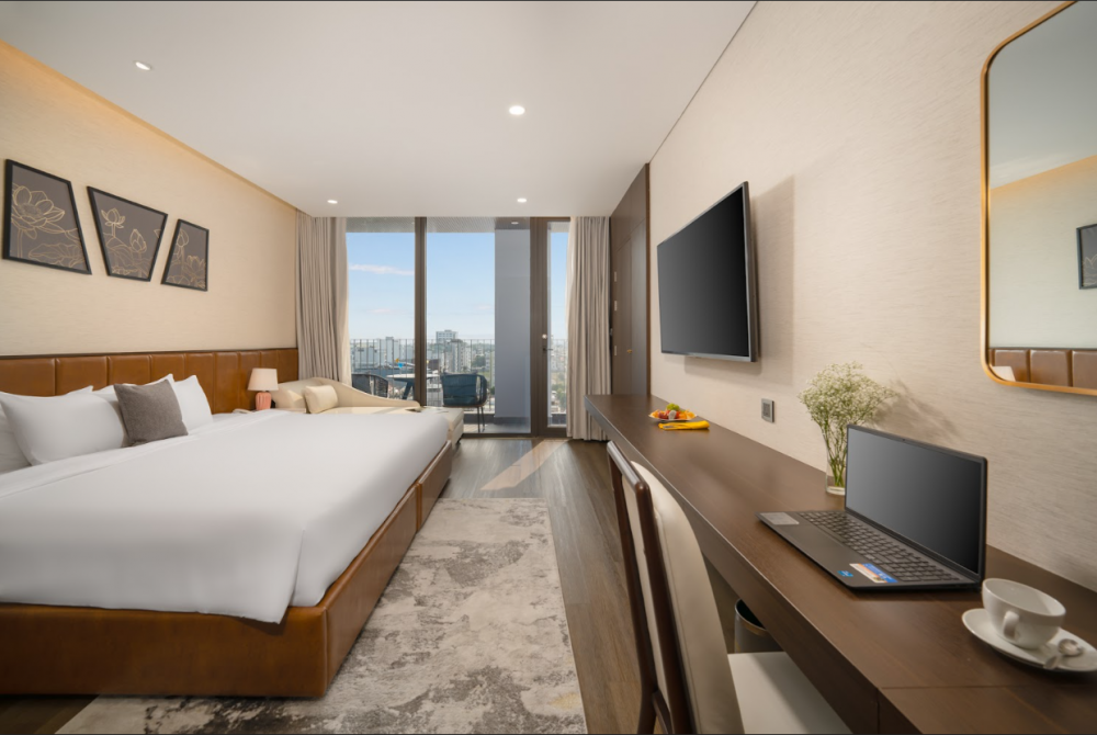 Deluxe City View with Balcony, Golden Lotus Grand Hotel 4*