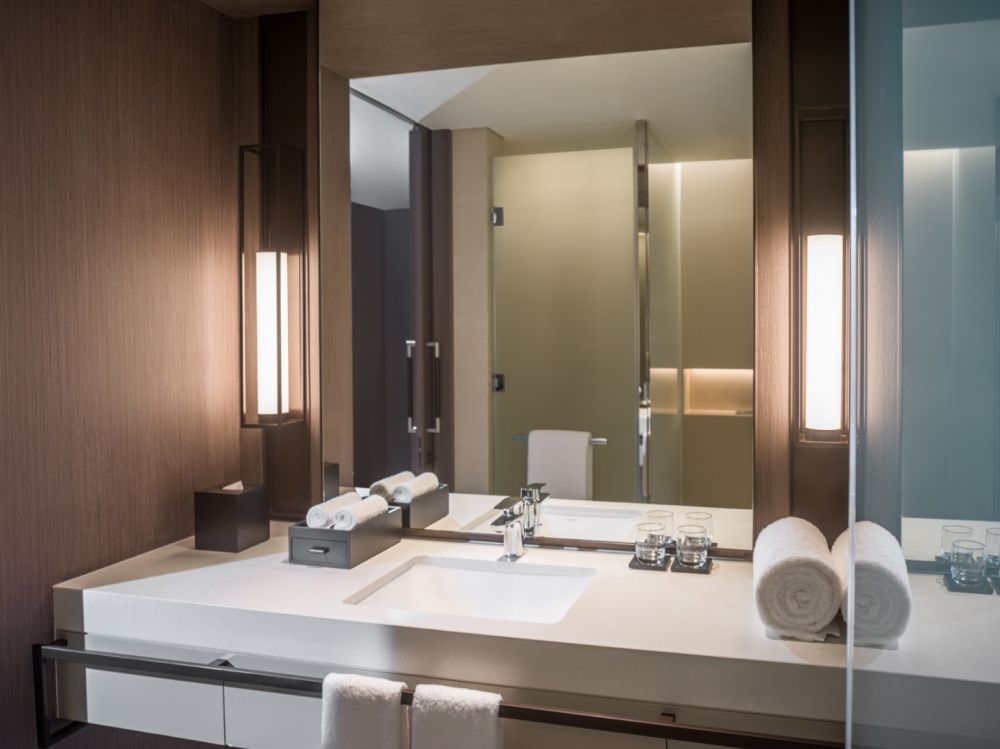 Deluxe/ Deluxe OV, New World Hoiana Hotel 5*
