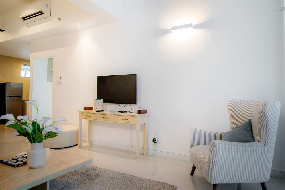 Three Bedroom Partial/Direct SV (Penthouse Partial/Direct SV), Ocean Front Condominium - Galle 4*