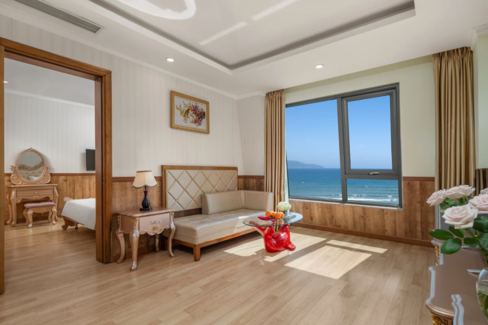 Suite VIP, Serene Beach Hotel Danang 4*