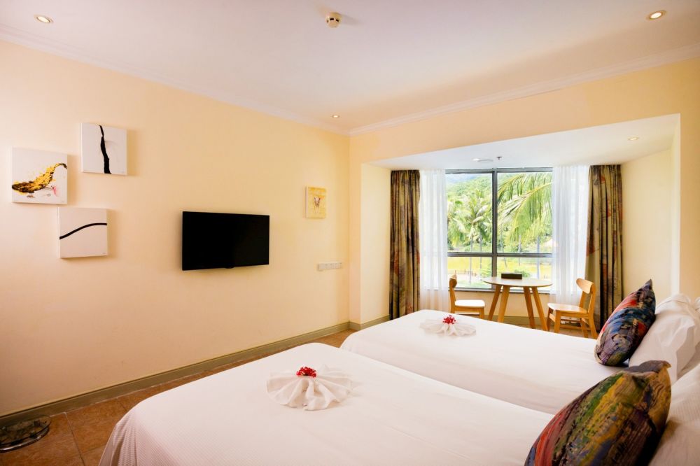 Pool View Room Twin/Queen, Golden Palm Resort 4*