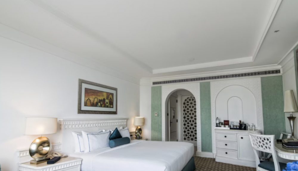 Grand Family Room, Al Habtoor Grand Resort, Autograph Collection 5*